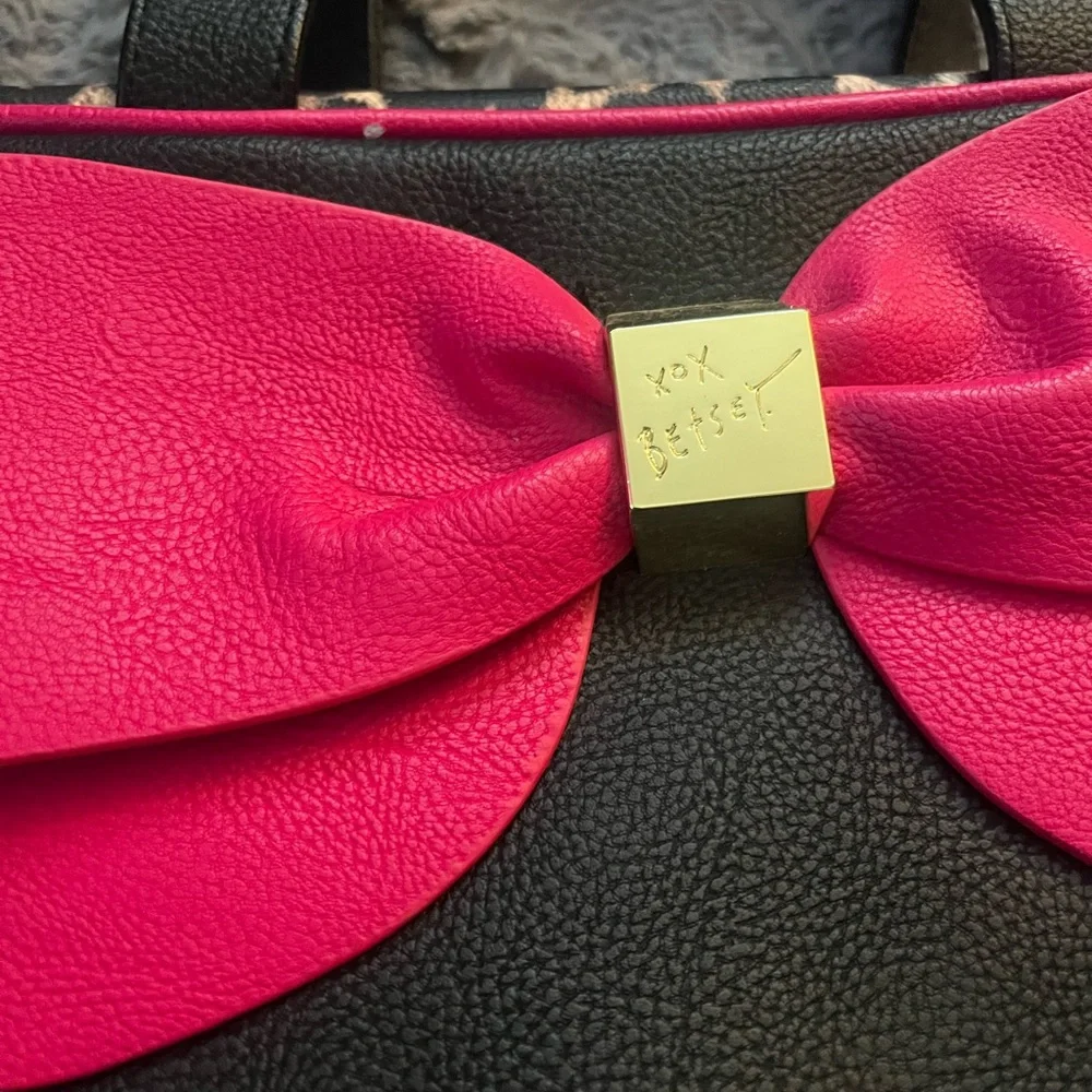 Betsey Johnson Black and Pink Bow Leopard Travel Bag - Picture 2 of 6